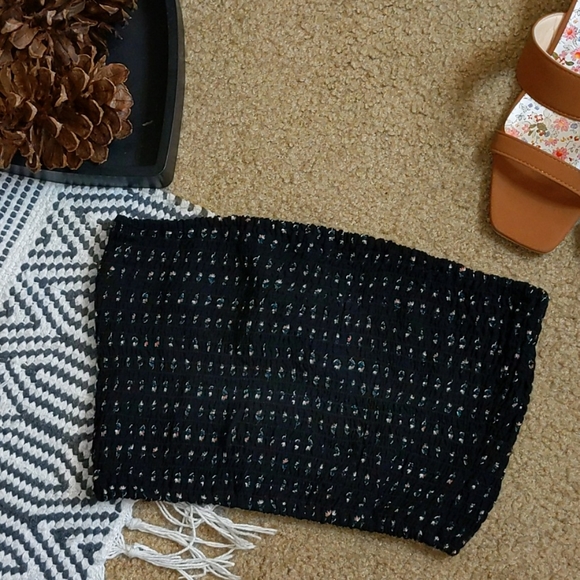 🌼Medium Black + Floral Crop Top🌼 - Picture 1 of 7